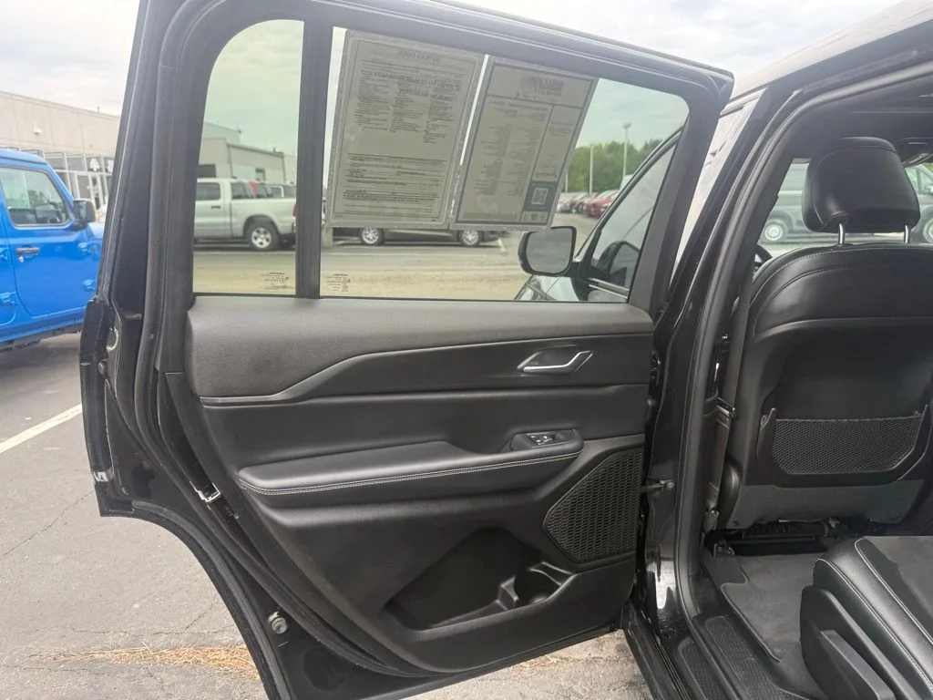Used 2024 Black Jeep Altitude X image 30