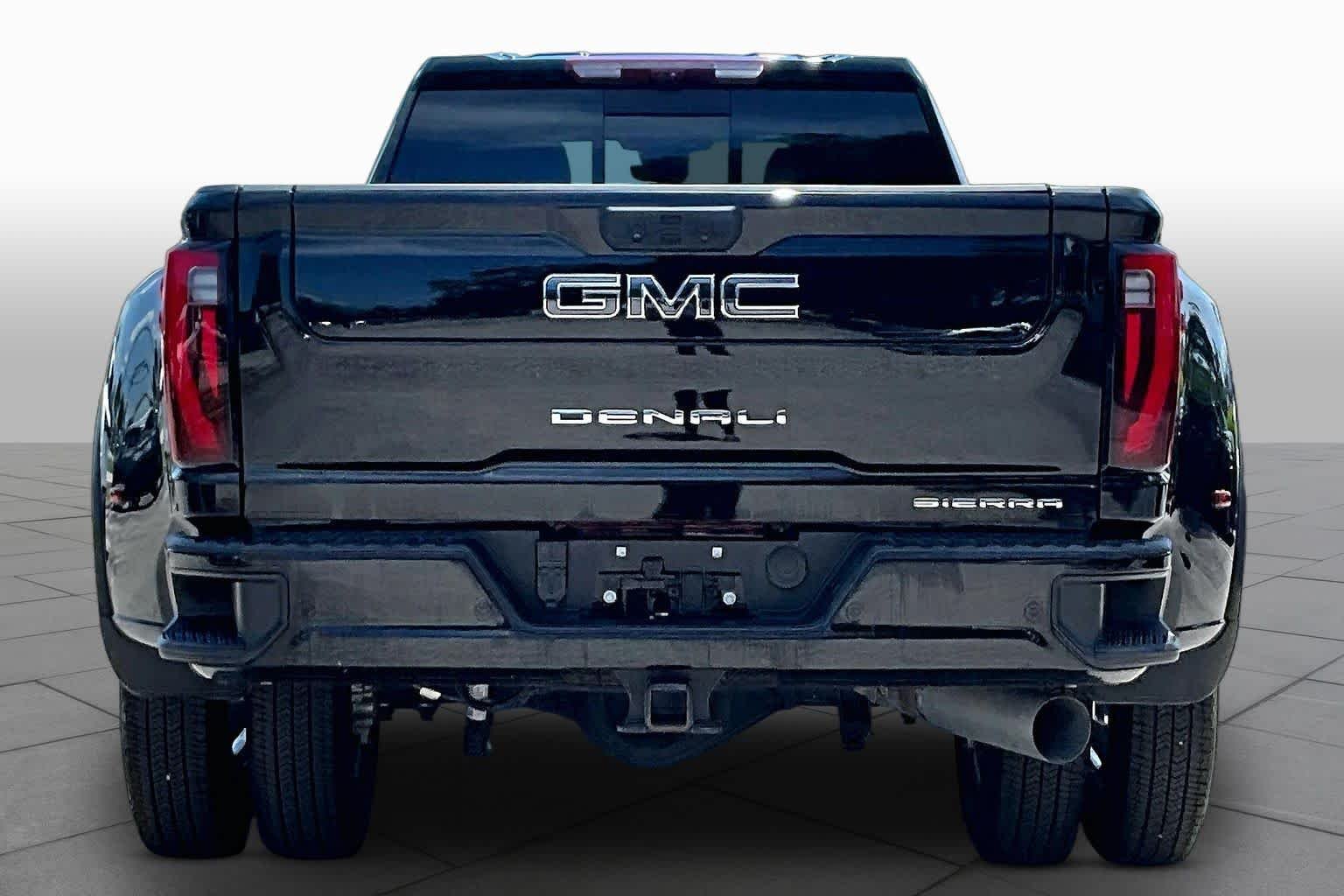 Used 2024 Onyx Black GMC Denali Ultimate image 5