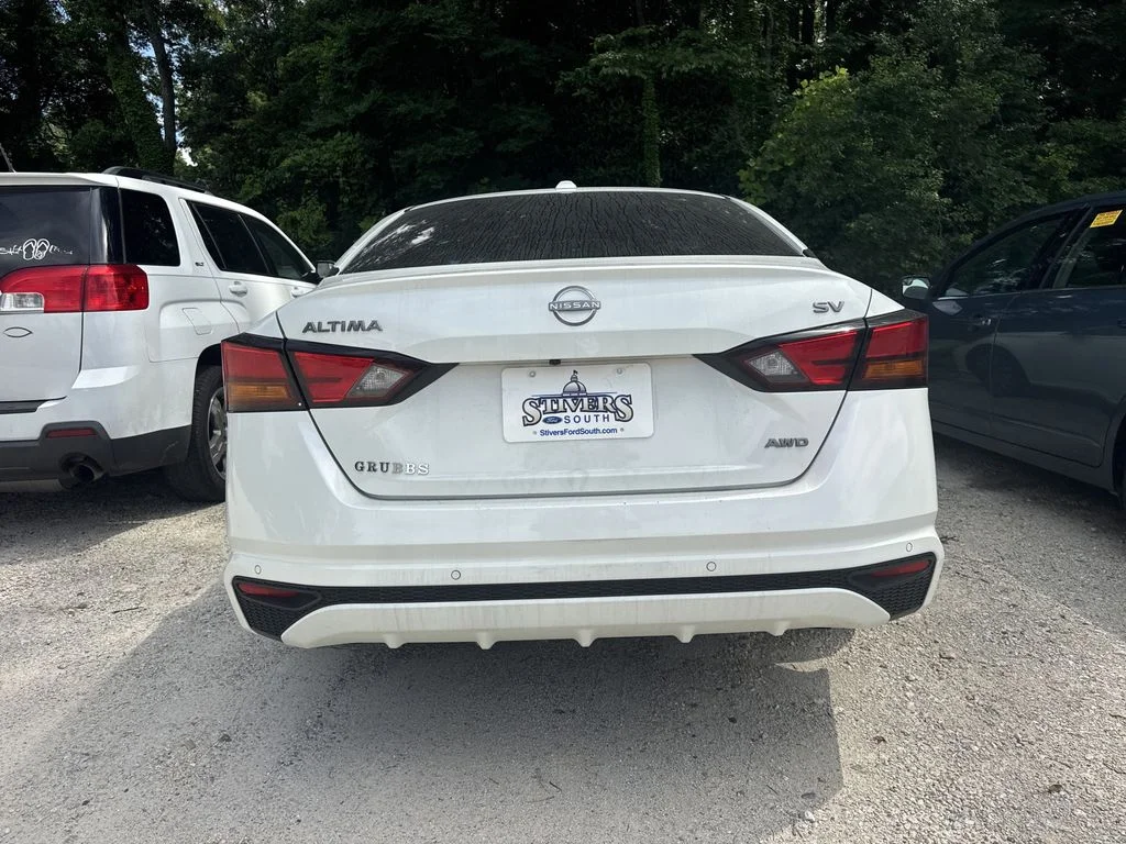 Used 2024 White Nissan 2.5 SV image 5