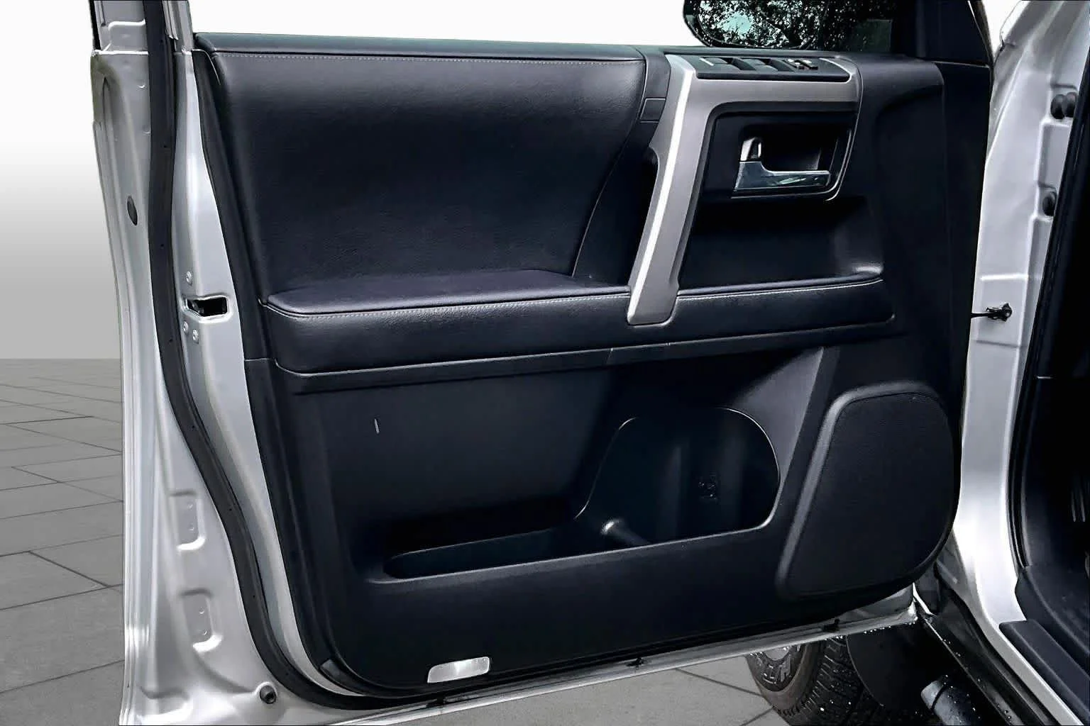Used 2022 Classic Silver Metallic Toyota SR5 image 26