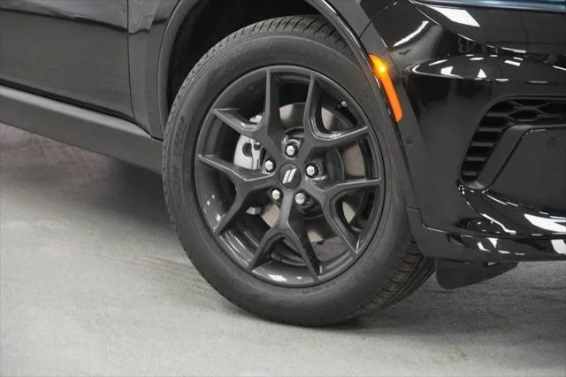 New 2026 Diamond Black Clear-Coat Exterior Paint Dodge GT PLUS image 4