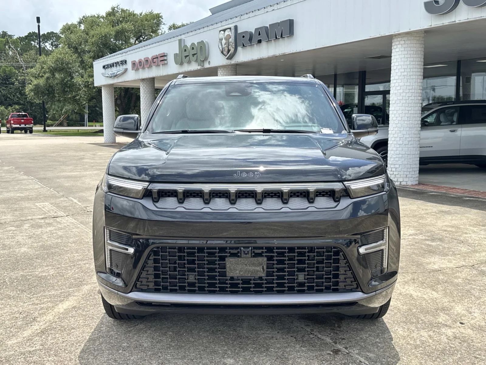 New 2026 High Gloss Black Exterior Paint Jeep Limited Reserve image 2