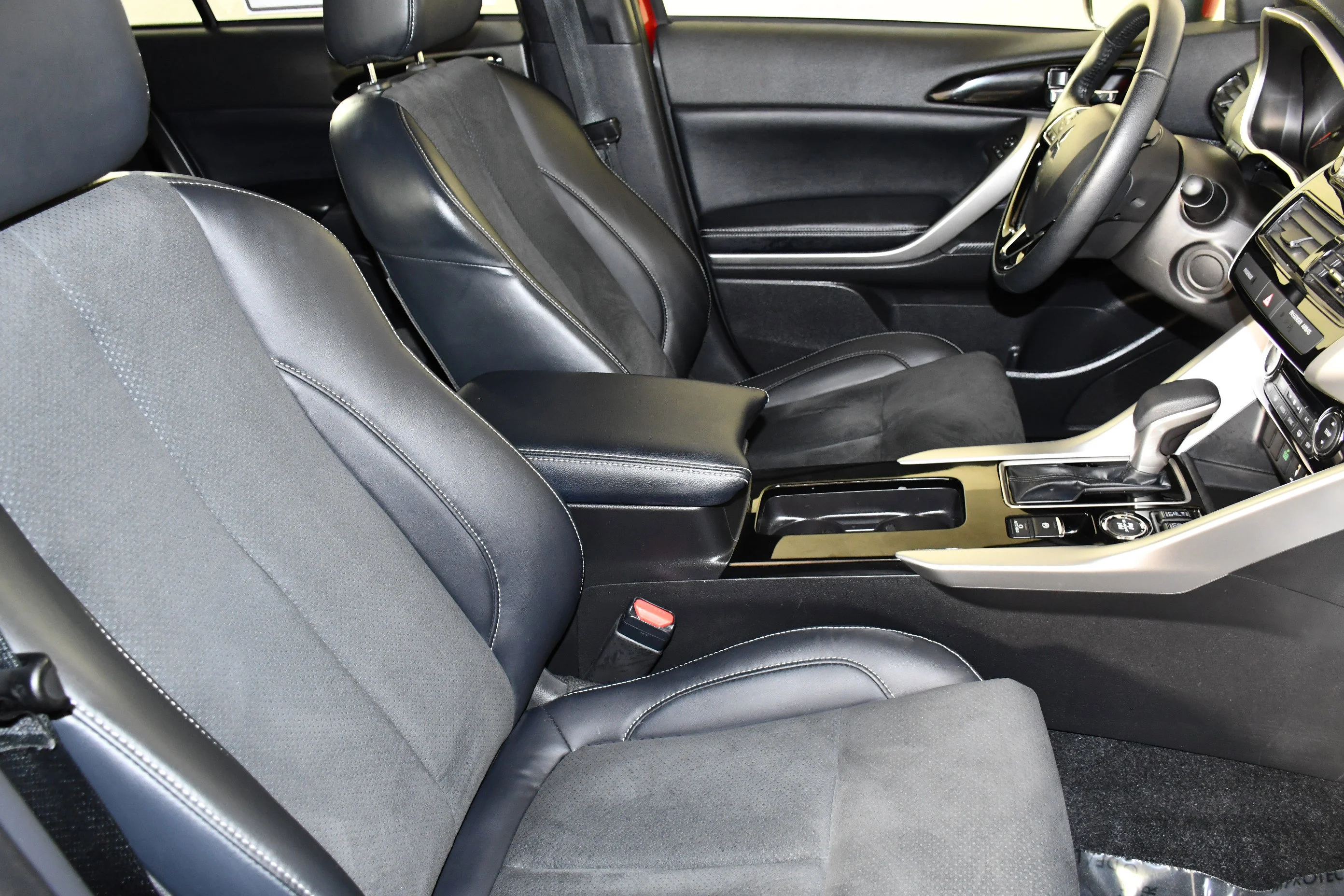 Certified Used 2024 Red Diamond Mitsubishi SE image 41