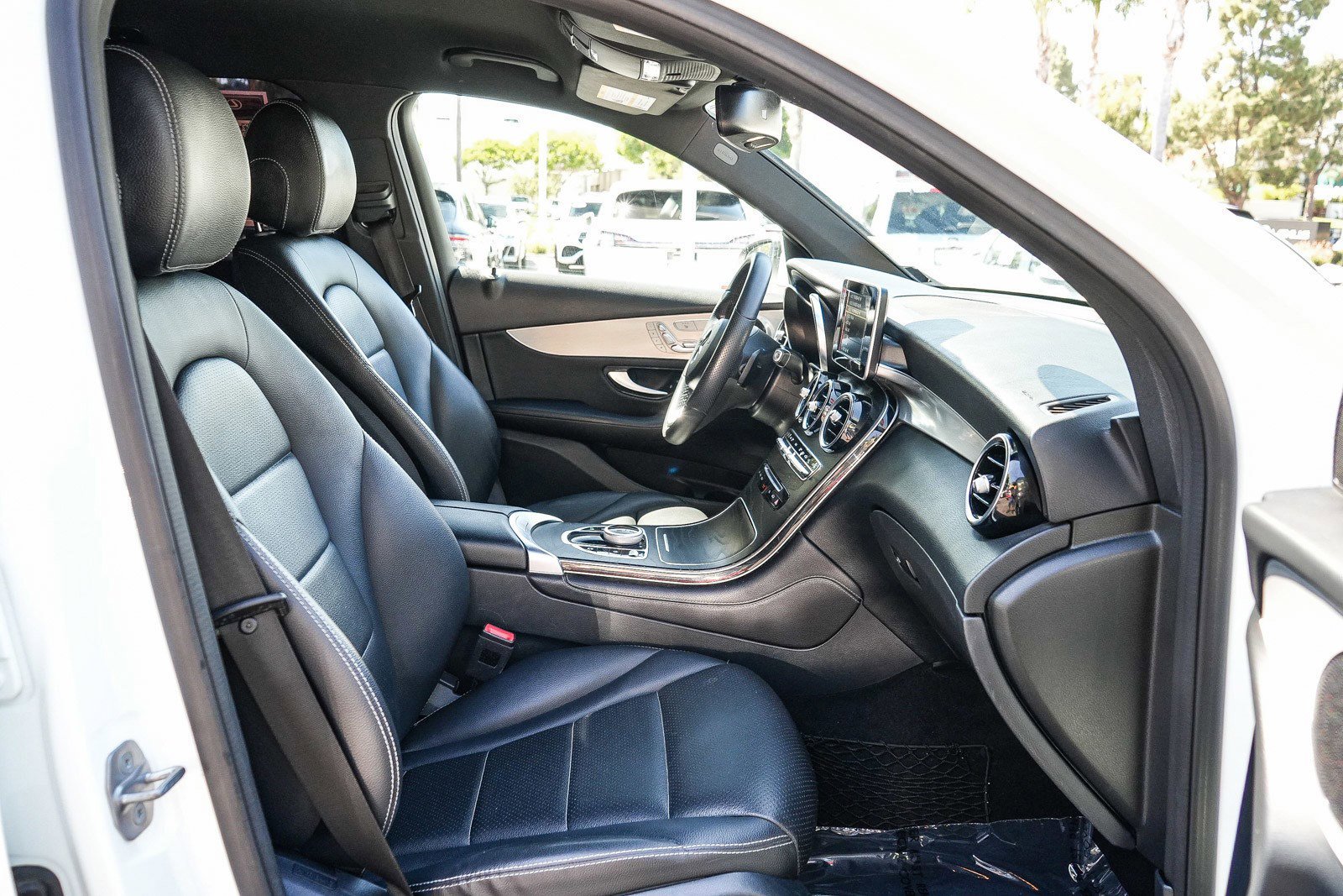 Used 2019 Polar White Mercedes-Benz 300 image 15