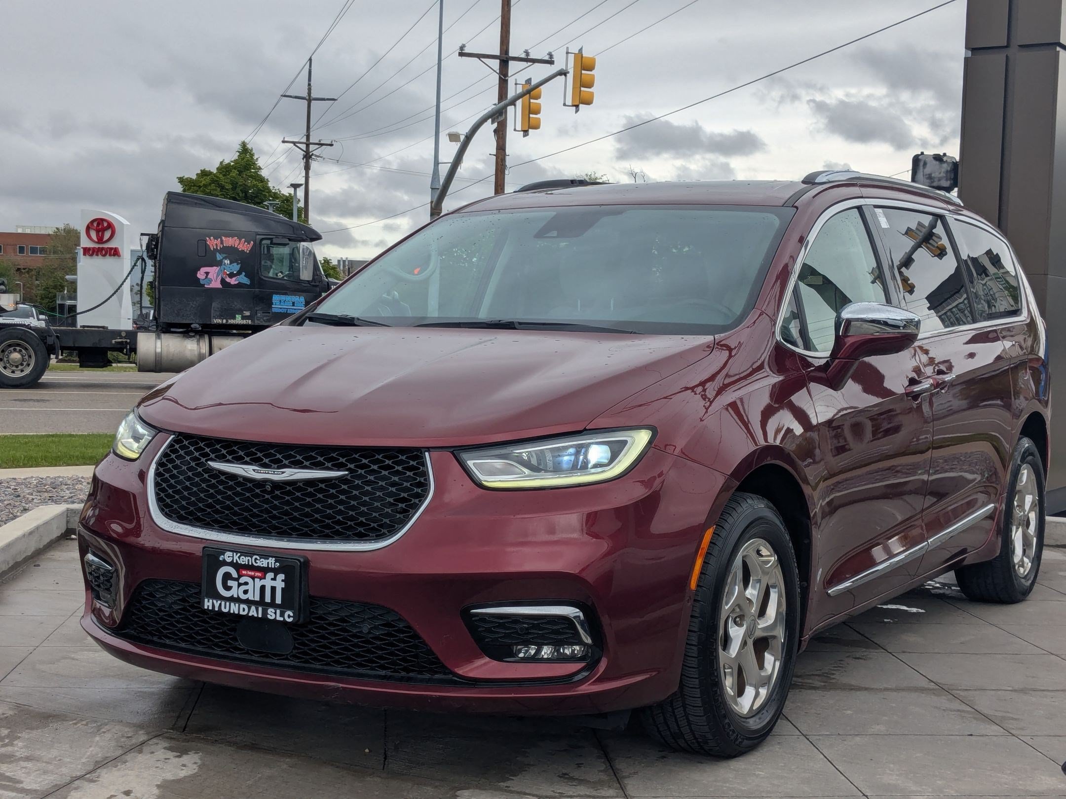 Used 2021 Velvet Red Pearlcoat Chrysler Limited image 7