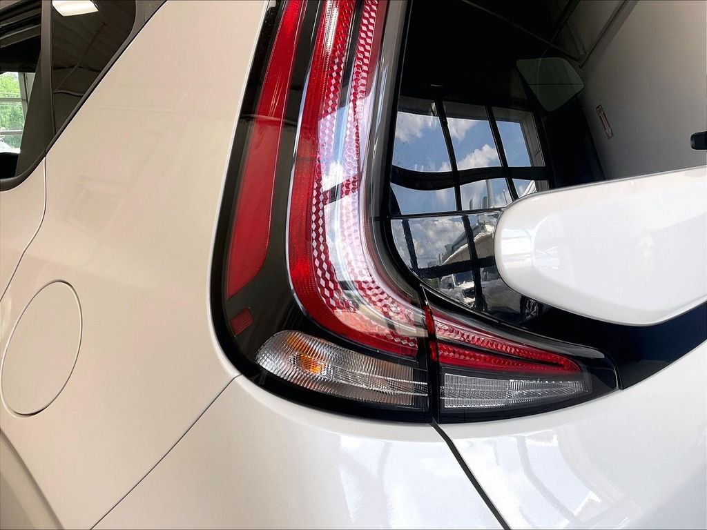 Used 2025 White Kia LX image 34