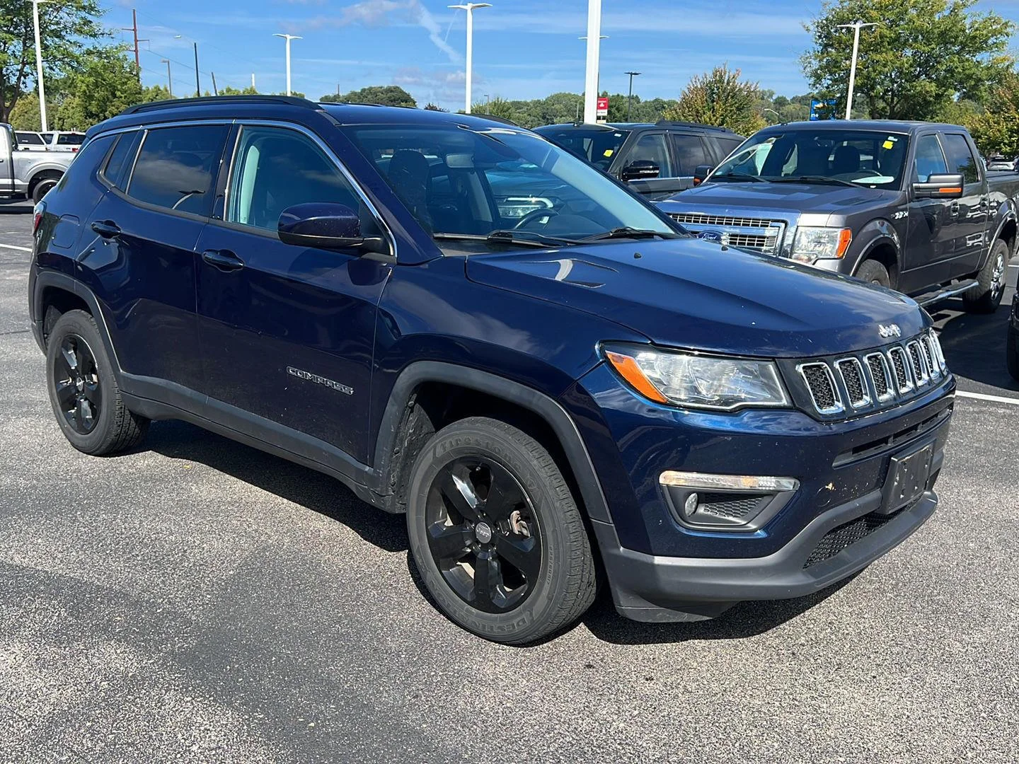 Used 2020 Jazz Blue Pearlcoat Jeep Latitude image 2