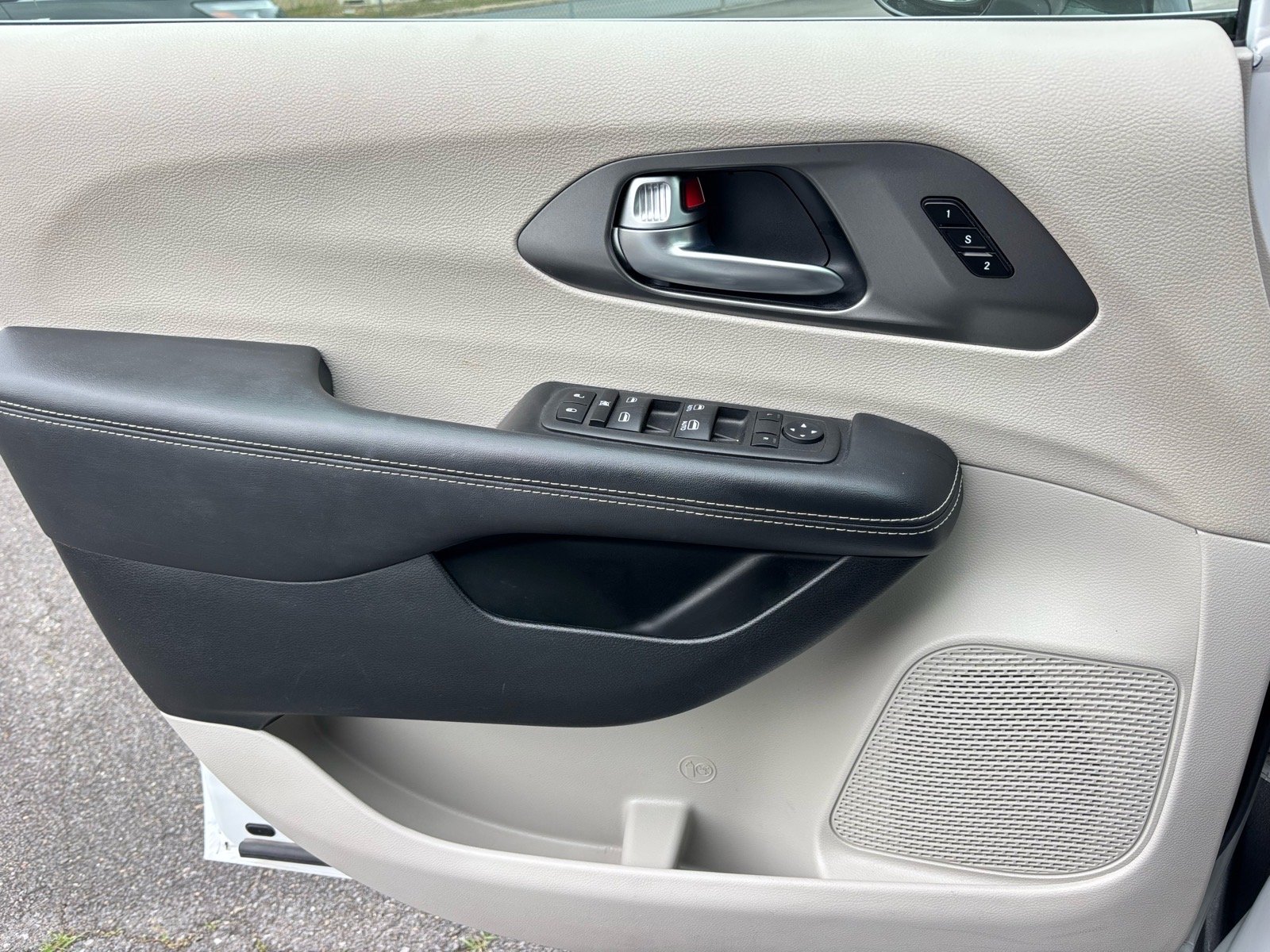 Used 2024 Bright White Clearcoat Chrysler Touring L image 6