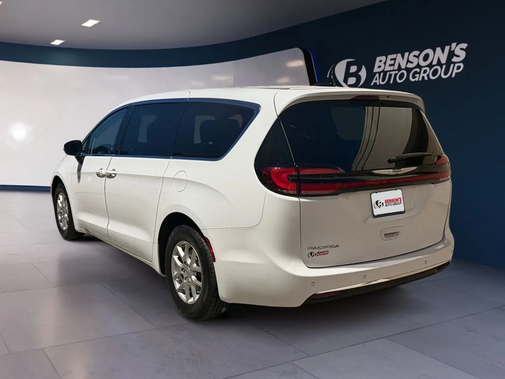 Used 2023 White Chrysler Touring L image 3