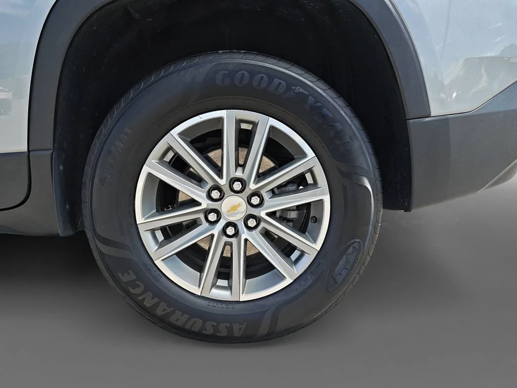 Used 2023 STERLING GRAY METALLIC Chevrolet LT Cloth image 9
