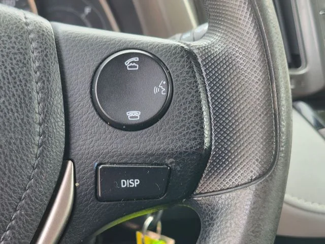 Used 2015 White Toyota XLE image 14