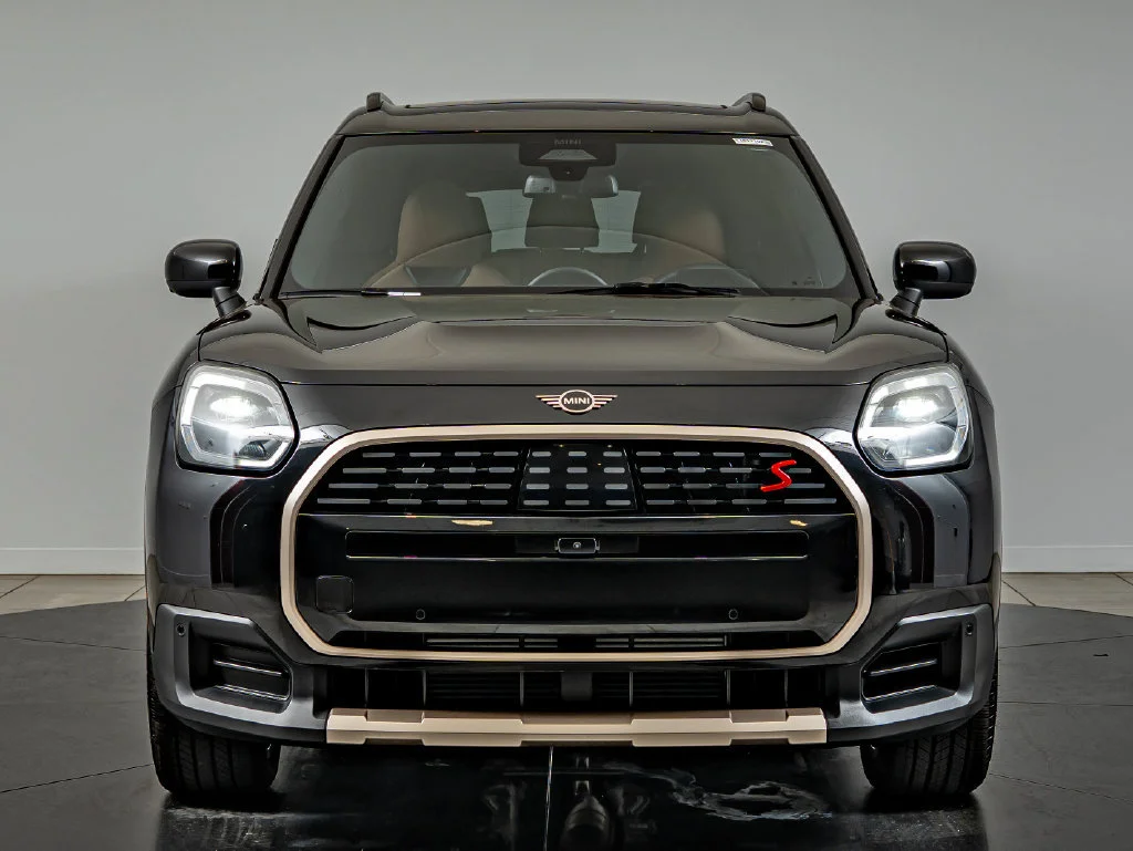 Used 2026 Midnight Black MINI Iconic image 2