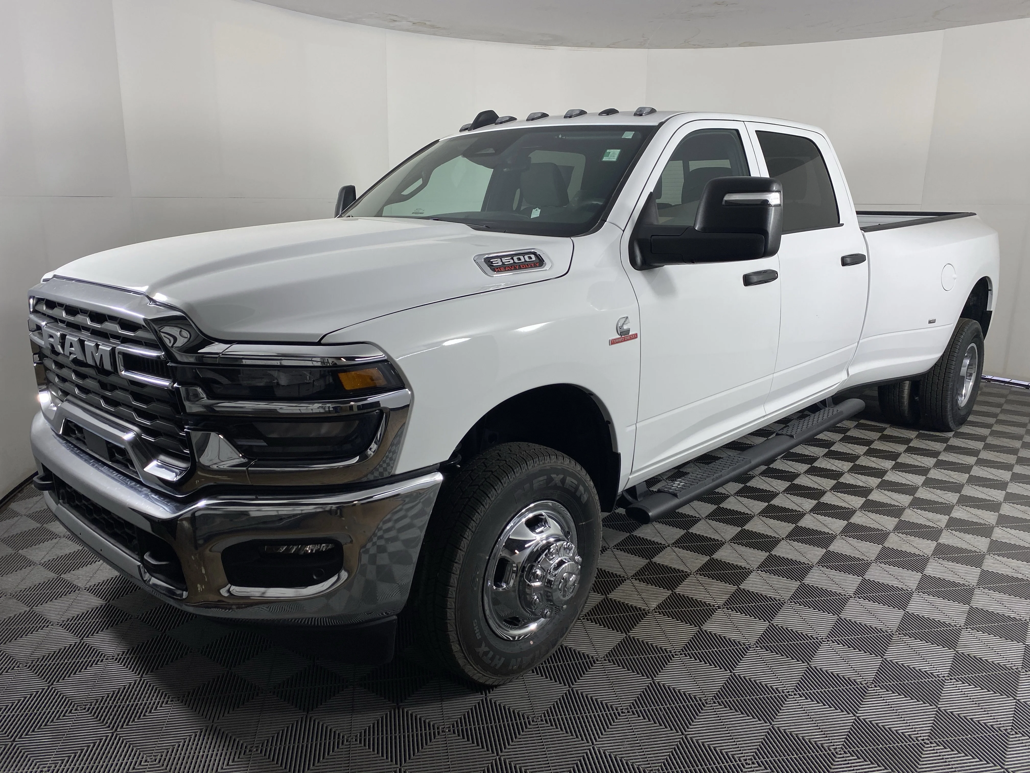 New 2026 Bright White Clear-Coat Exterior Paint RAM Tradesman image 9