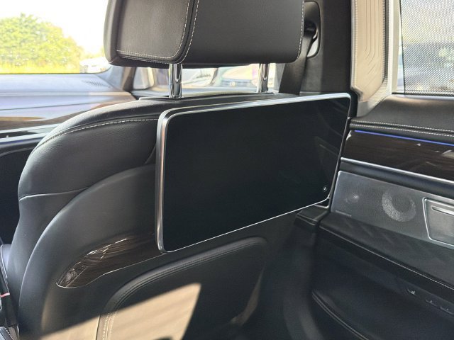 Used 2022 Black Sapphire Metallic BMW M760i xDrive image 19