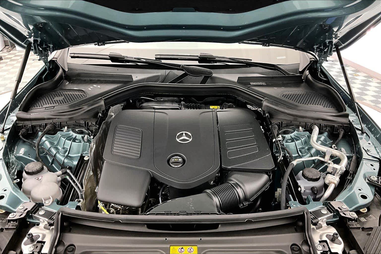 New 2026 Verde Silver Metallic Mercedes-Benz GLC 300 image 9