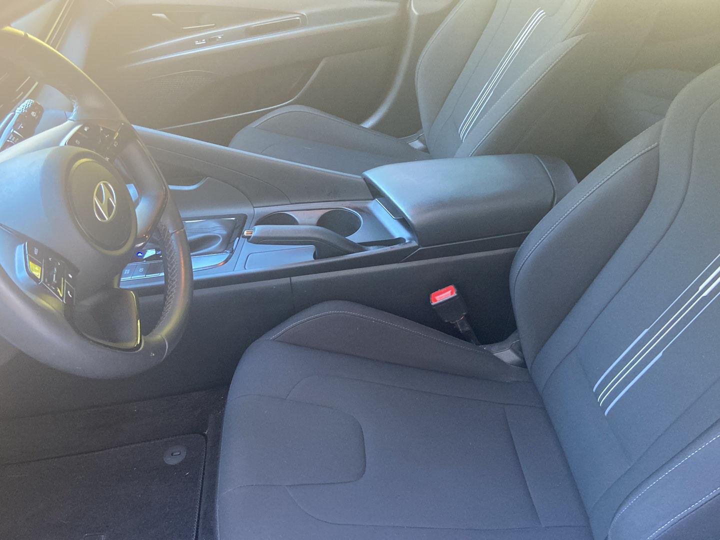 Used 2025 Abyss Black Hyundai SEL Sport image 9