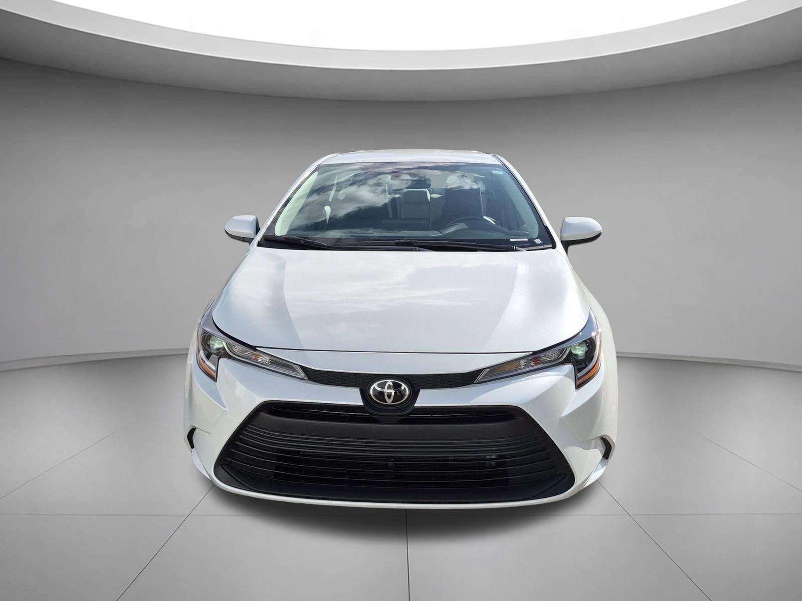 Used 2026 Wind Chill Pearl Toyota LE image 8