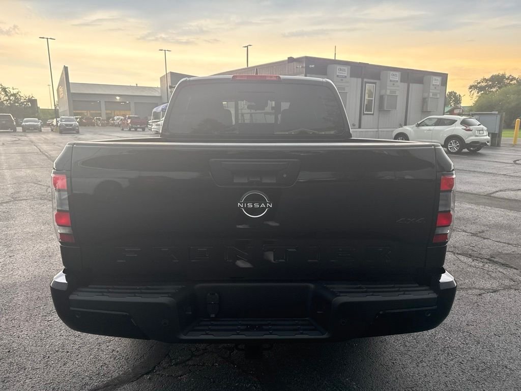 New 2026 Super Black Nissan Crew Cab SV image 4