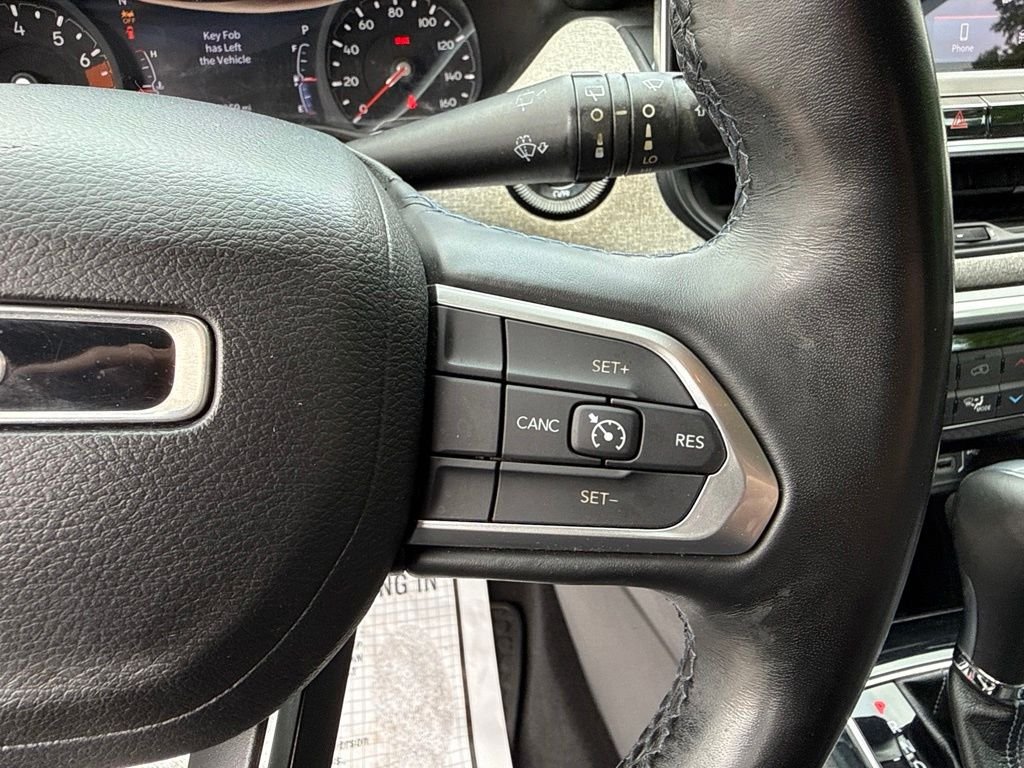 Used 2022 Silver Jeep Latitude image 27