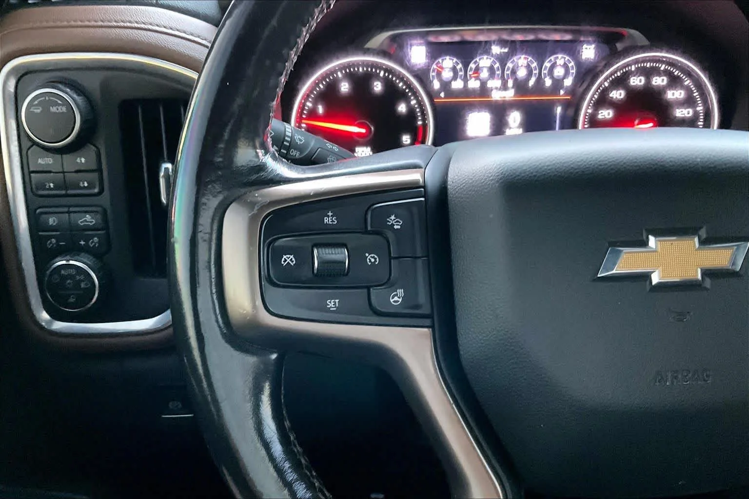 Used 2022 Iridescent Pearl Tricoat Chevrolet High Country image 21