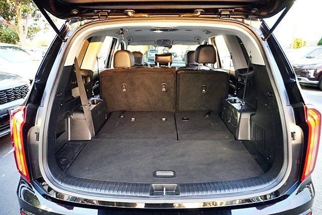 Used 2024 Black Kia LX image 12