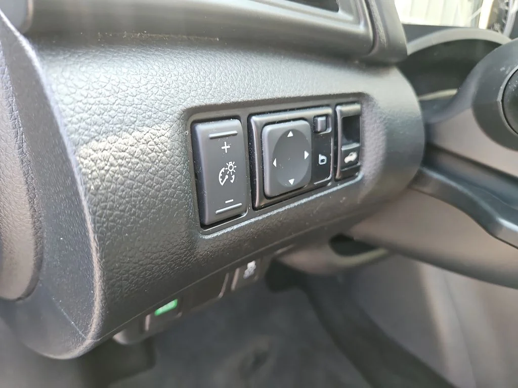 Used 2019 Black Nissan S image 23
