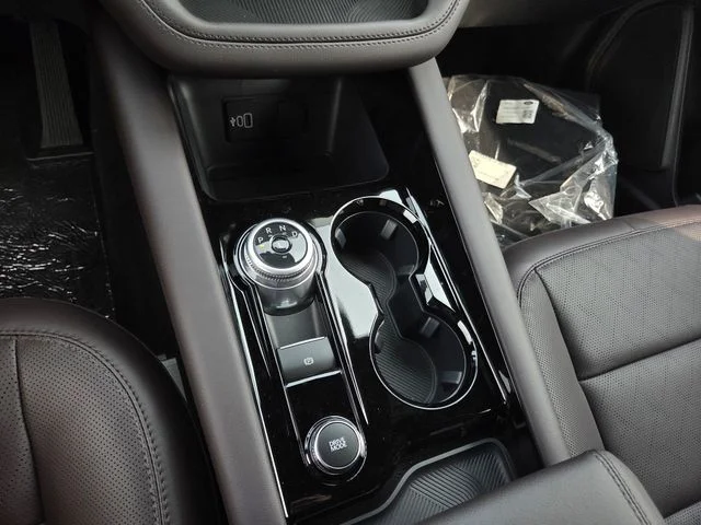 New 2026 Star White Metallic Tri-Coat Ford Platinum™ image 9