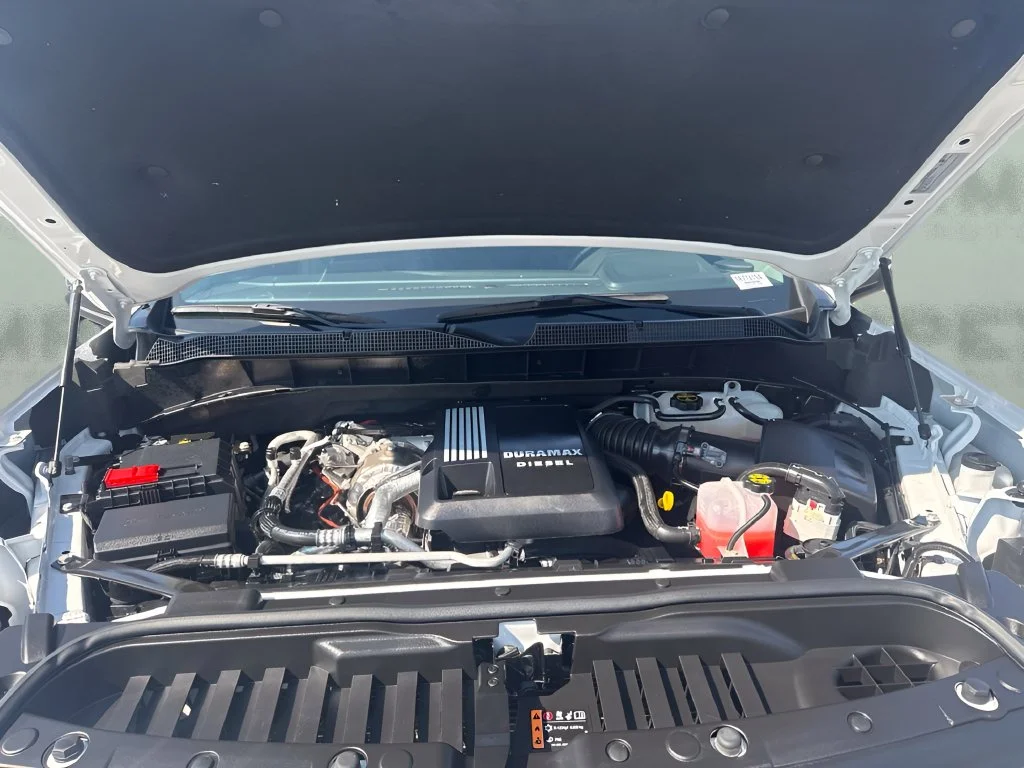 Used 2025 White Chevrolet LT image 25