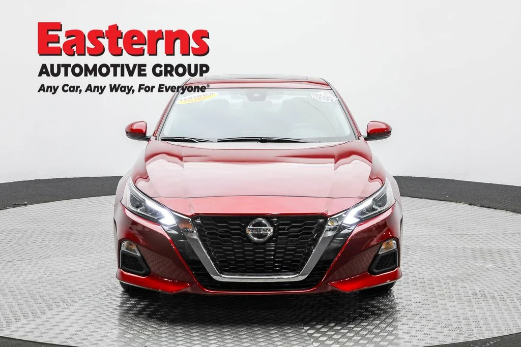 Used 2021 Red Nissan 2.5 SV image 2