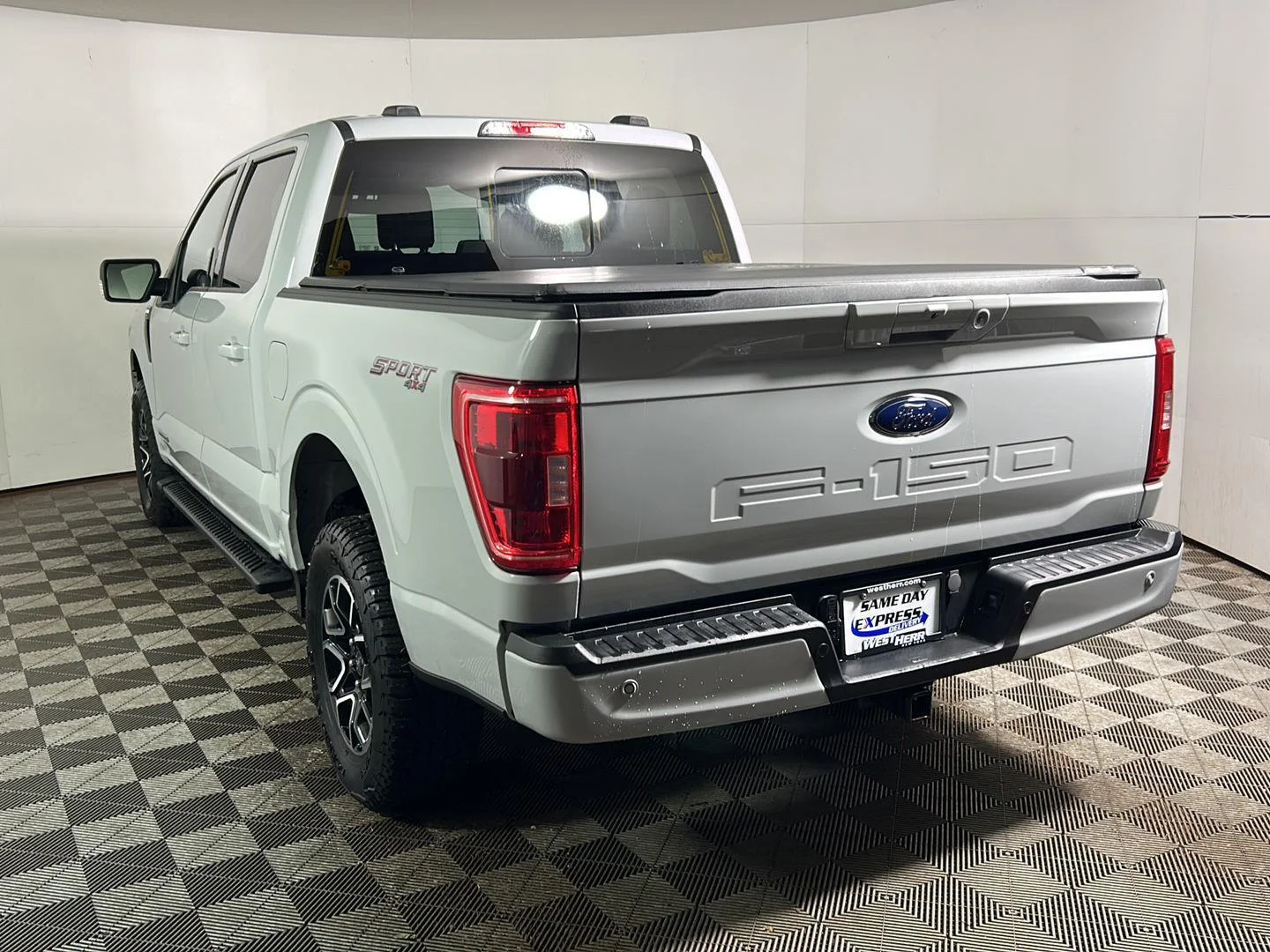 Used 2023 Avalanche Gray Ford XLT image 6