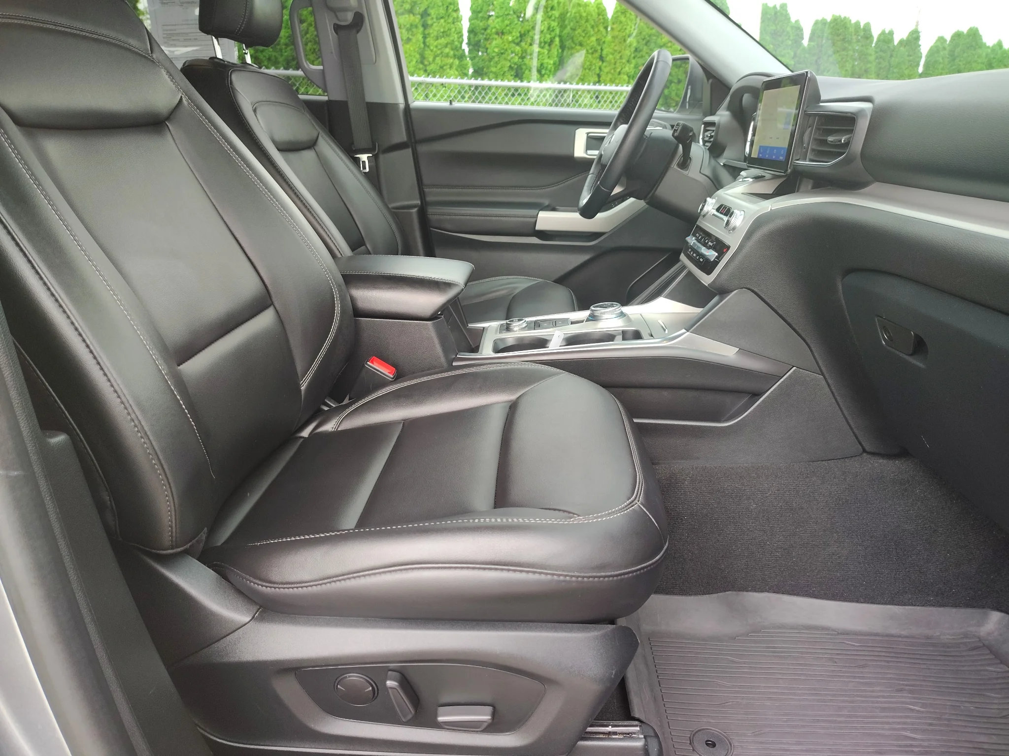 Used 2024 Iconic Silver Metallic Ford XLT image 16
