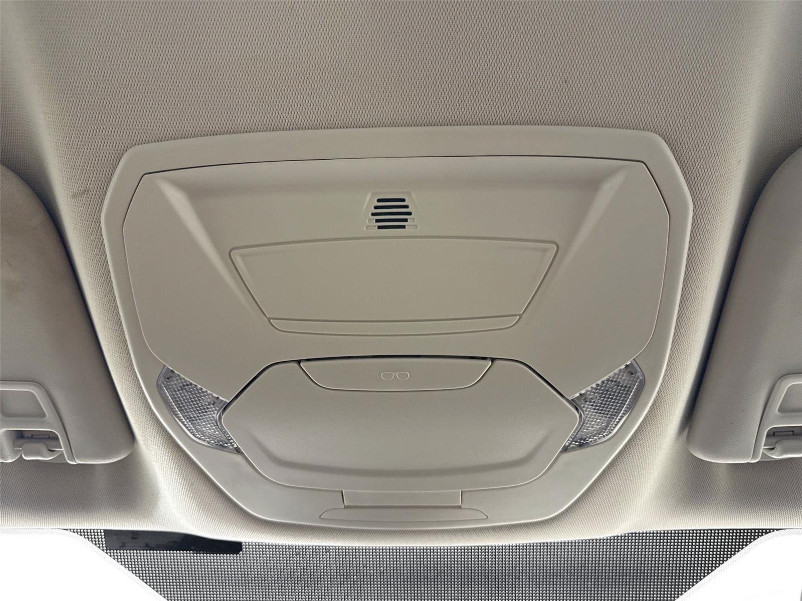 Used 2018 Ingot Silver Ford SE image 6