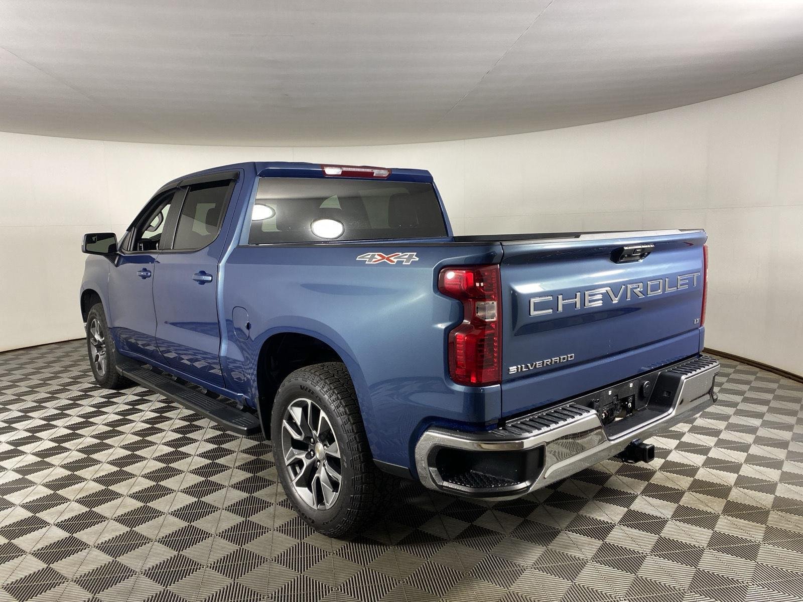 Used 2024 Lakeshore Blue Metallic Chevrolet LT image 5