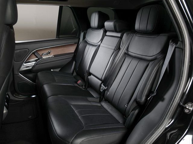 Used 2023 Santorini Black Metallic Land Rover SE image 5