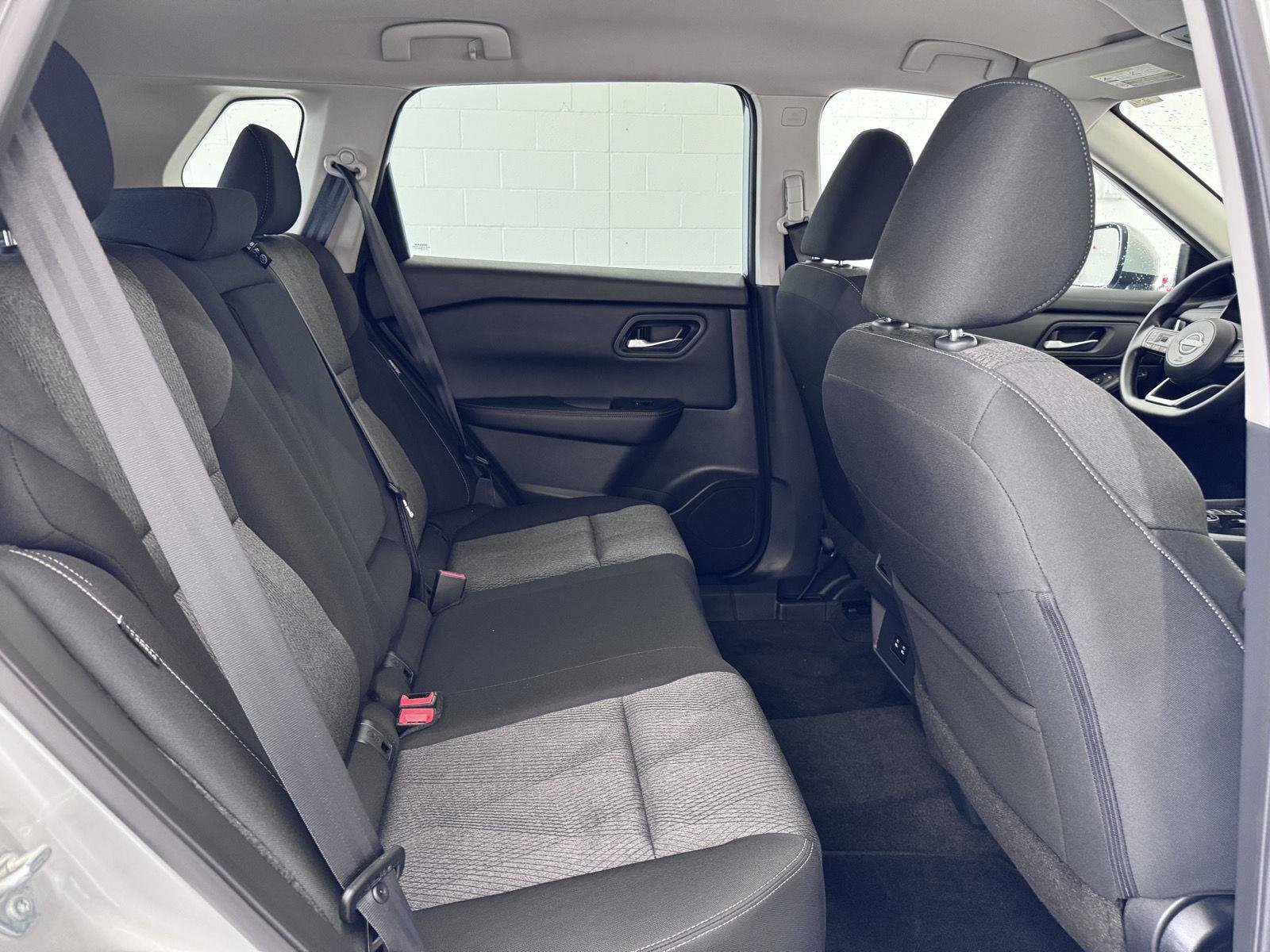 2024 Nissan Rogue SV - Photo 4