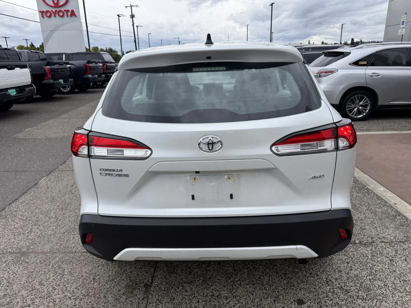 Used 2024 Wind Chill Pearl Toyota L image 7