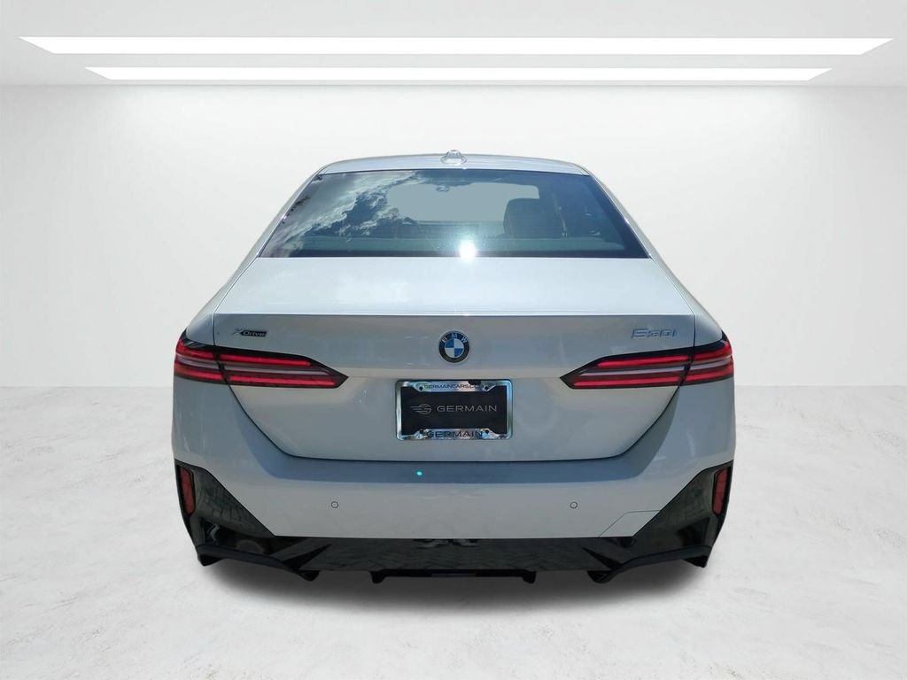New 2027 Mineral White Metallic BMW 530i xDrive image 5