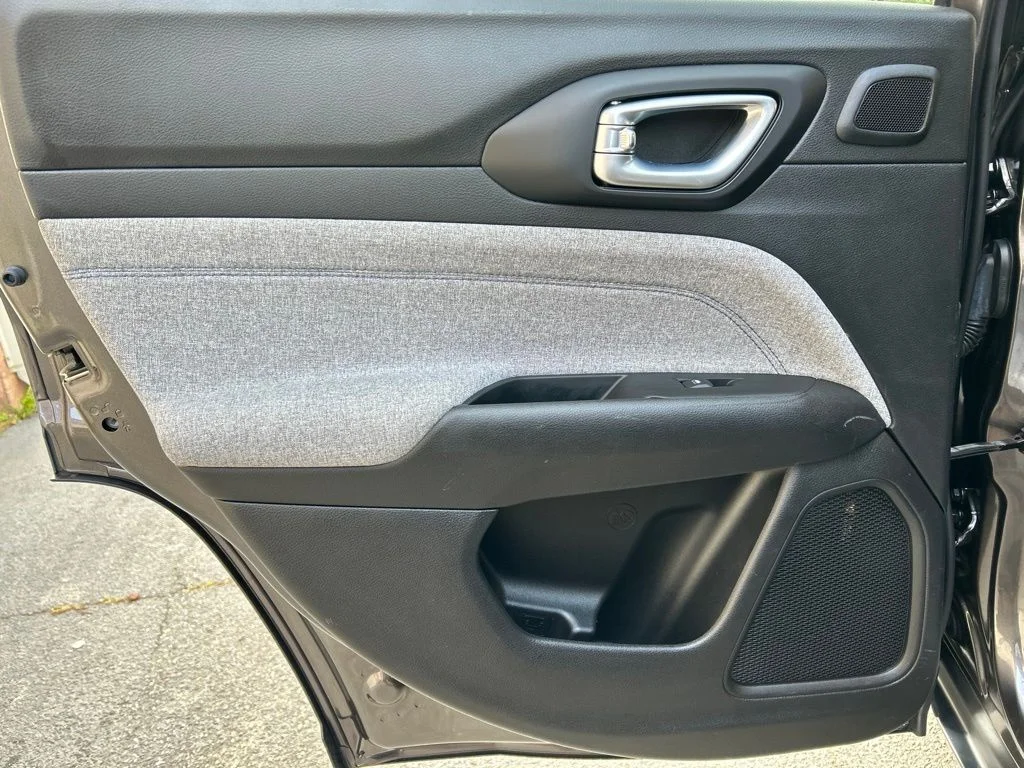 Used 2022 Gray Jeep Latitude image 20