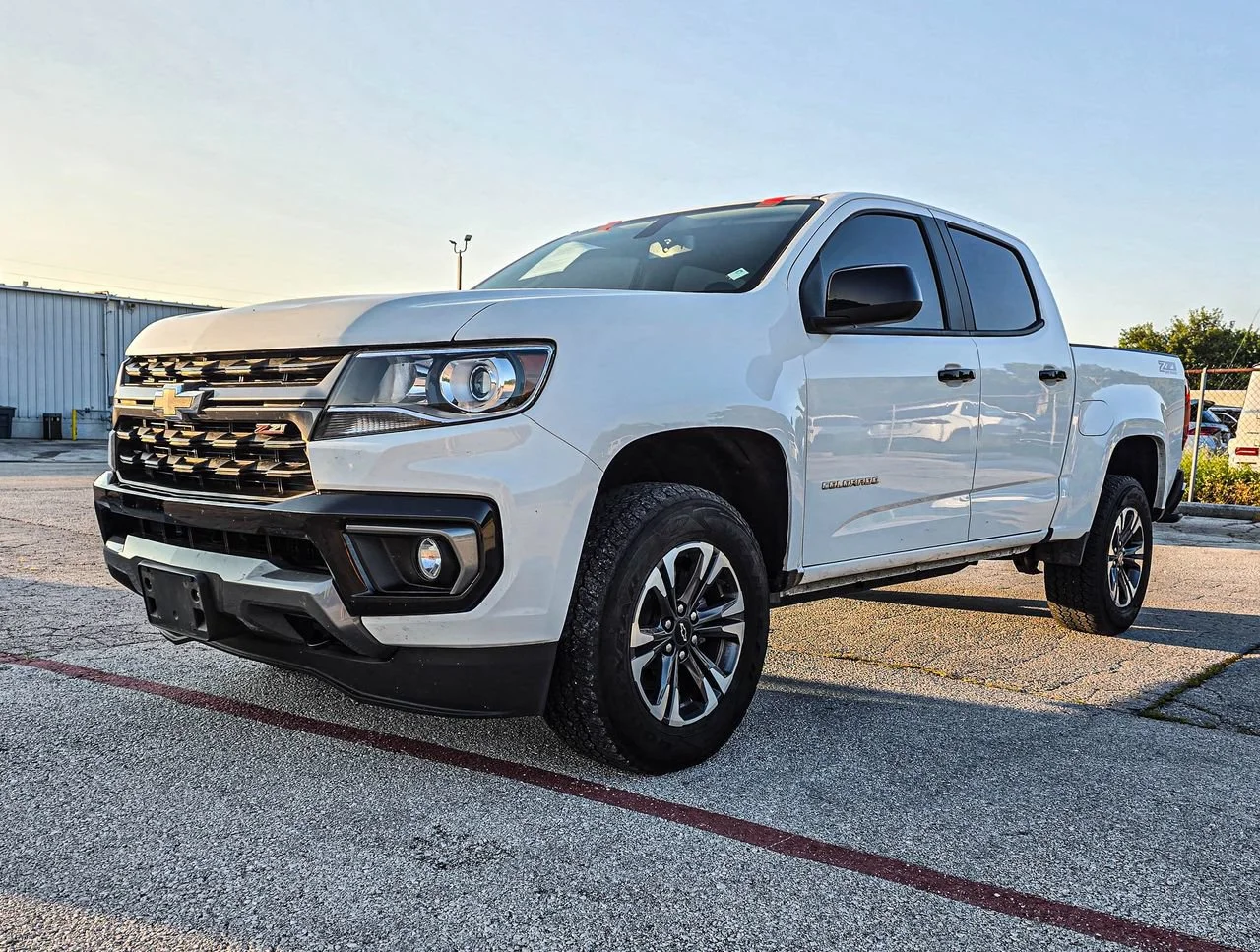 Used 2022 Summit White Chevrolet Z71 image 2