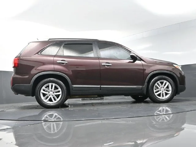 Used 2015 Red Kia LX image 36
