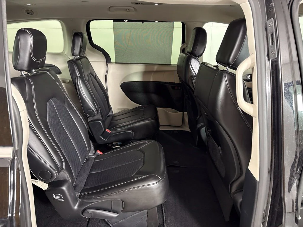 Used 2024 Black Chrysler Touring L image 19