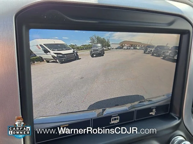 Used 2022 White GMC SLT image 23