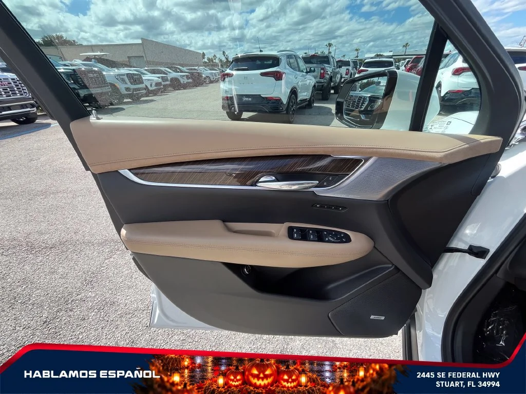 Used 2023 CRYSTAL WHITE TRICOAT Cadillac AWD Premium Luxury image 24