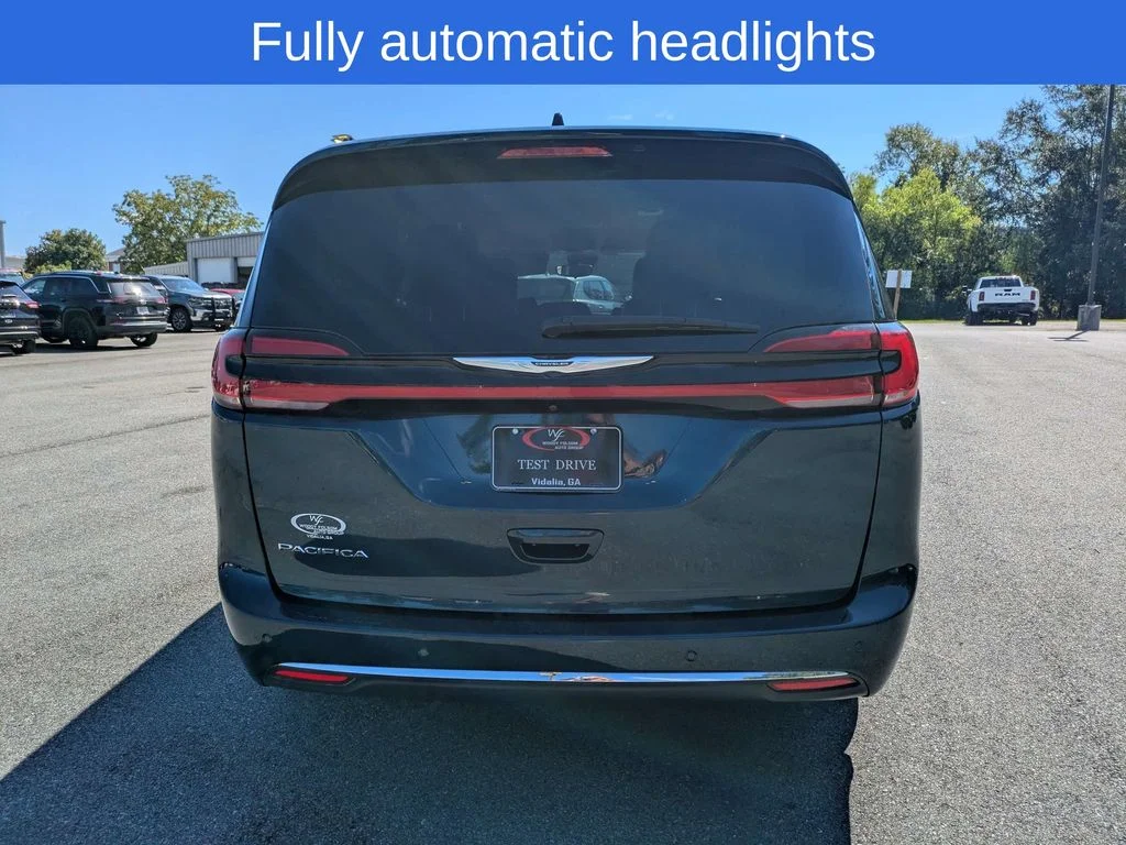 Used 2023 Blue Chrysler Touring L image 5