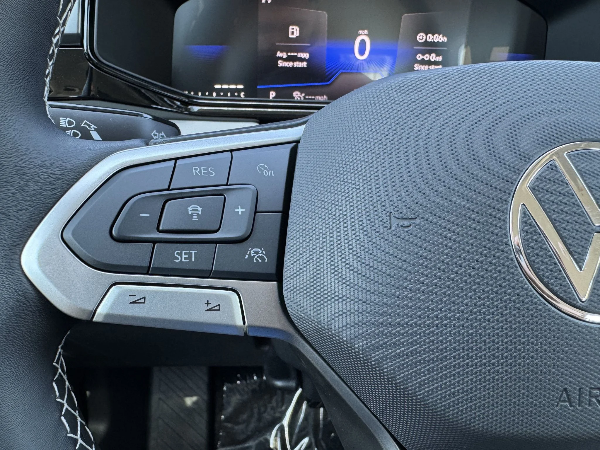 New 2026 Platinum Gray Metallic Volkswagen S image 18