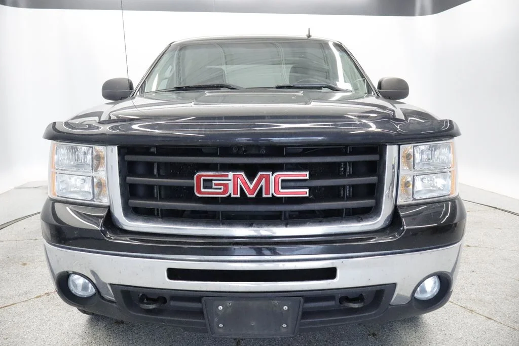 Used 2011 Black GMC SLE image 9