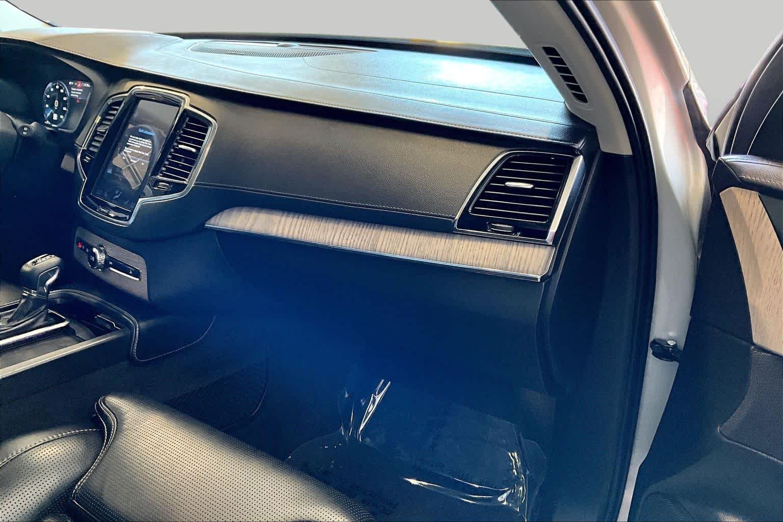 Used 2021 Birch Light Metallic Volvo Inscription image 19