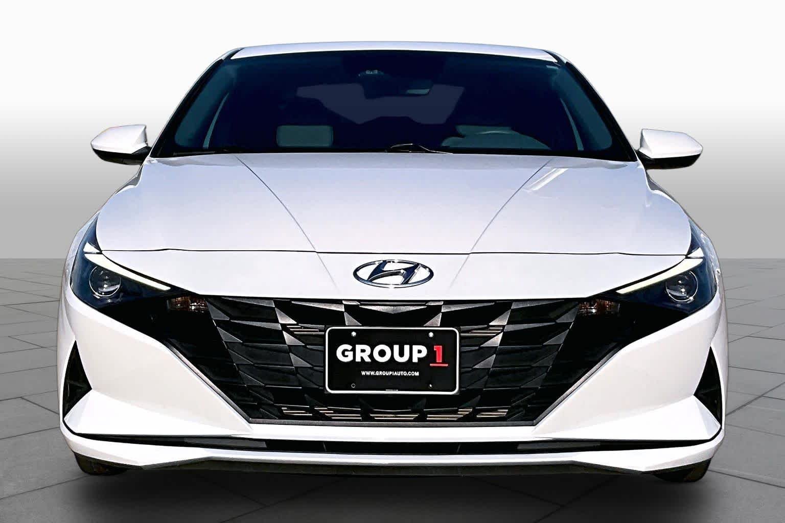 Used 2022 Quartz White Hyundai SEL image 4