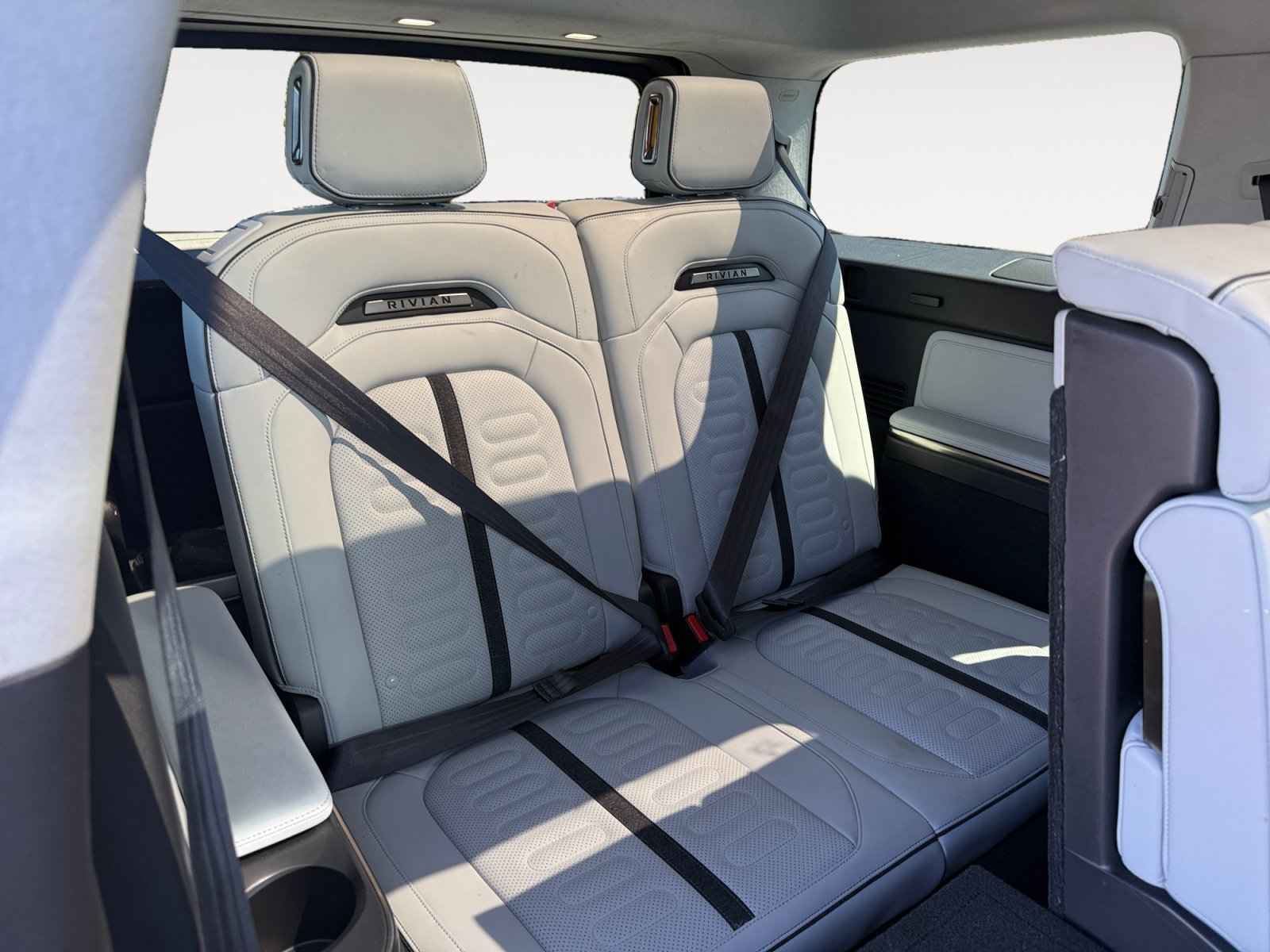 Used 2024 La Silver Rivian Adventure Dual Motor Standard Pack image 19