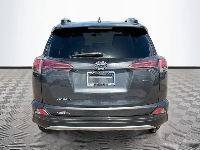 Used 2018 Gray Toyota XLE image 6